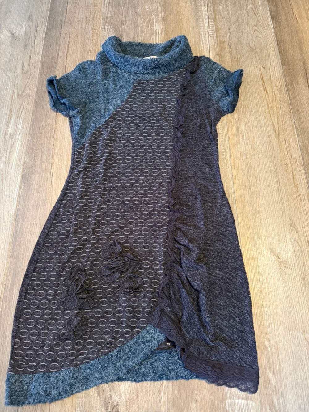 Farinelli Textured Two-Tone Knit Dress in Dark Blue